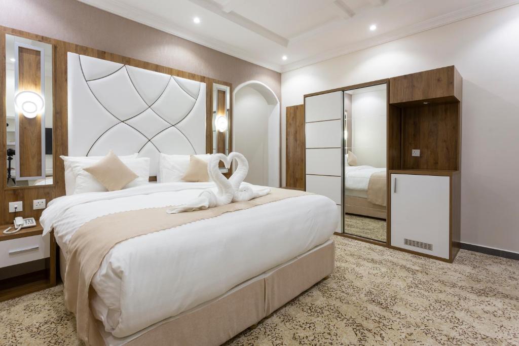 Postel nebo postele na pokoji v ubytování Dior Inn Apartment Hotel