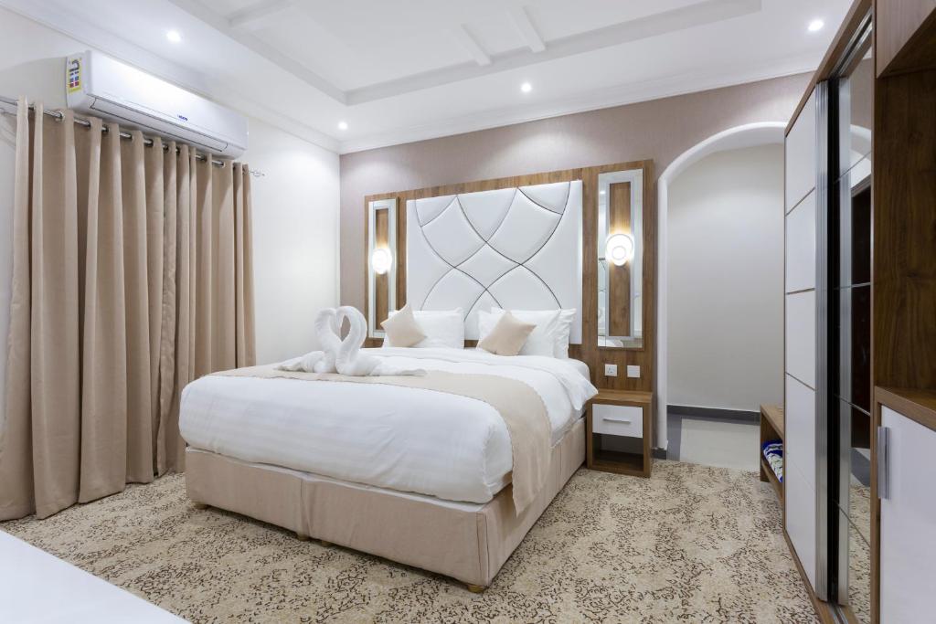 Postel nebo postele na pokoji v ubytování Dior Inn Apartment Hotel