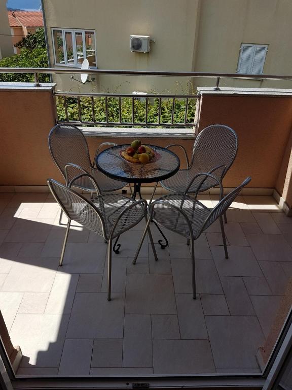 Zdjęcie z galerii obiektu Apartment Malinska 33 w mieście Malinska