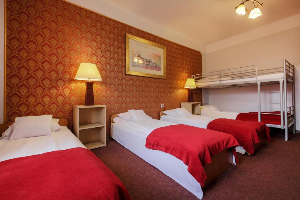 Posteľ alebo postele v izbe v ubytovaní Red Carpet Hostel