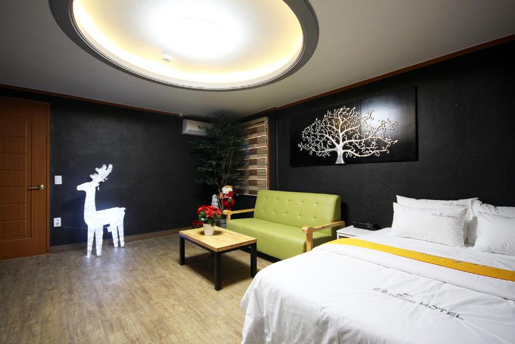 Postel nebo postele na pokoji v ubytování Business Hotel Busan Station