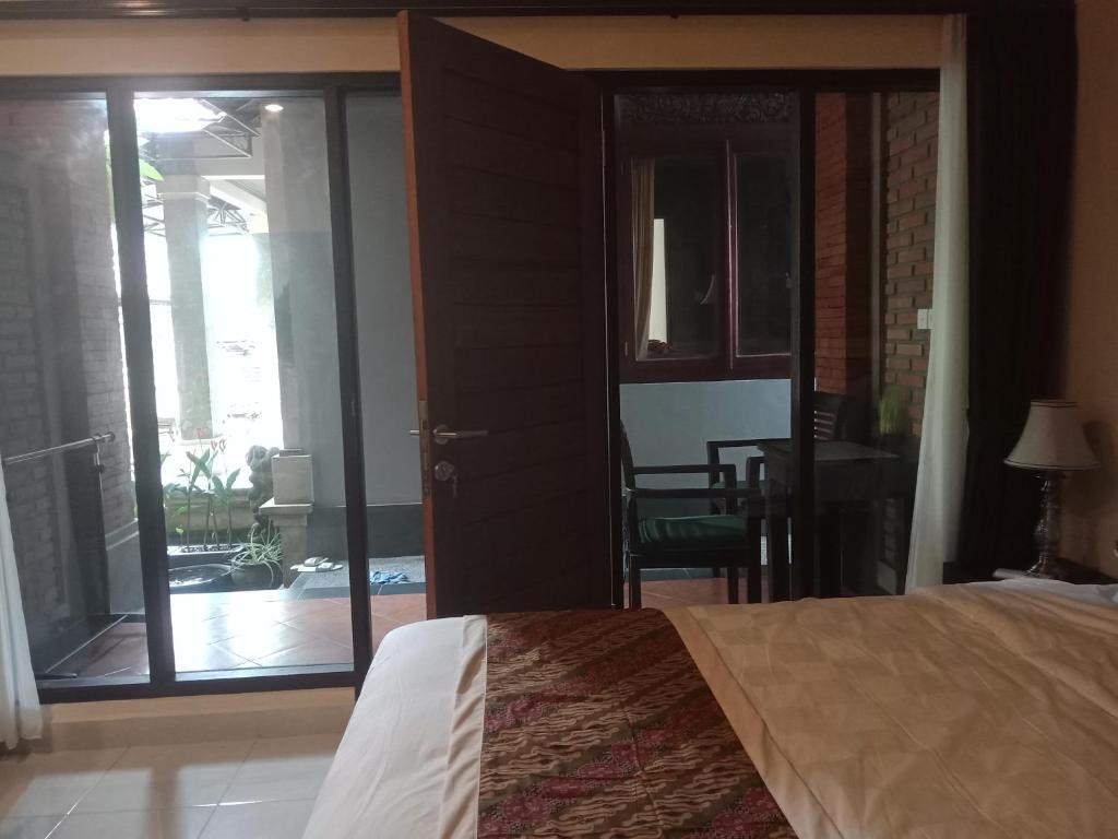 Postel nebo postele na pokoji v ubytování Ubud Taksu Homestay