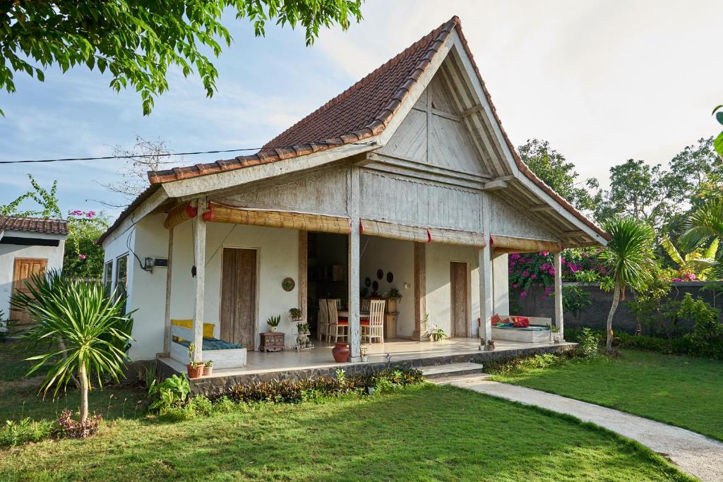a small white house with a pitched roof at Villa Coral in Pemuteran