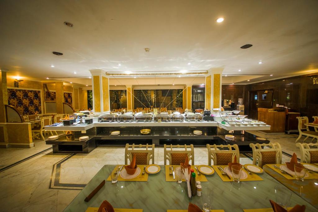 Restaurace v ubytování The Renai Cochin