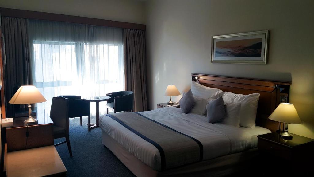 Postel nebo postele na pokoji v ubytování Lavender Hotel Deira