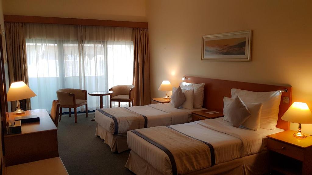 Postel nebo postele na pokoji v ubytování Lavender Hotel Deira