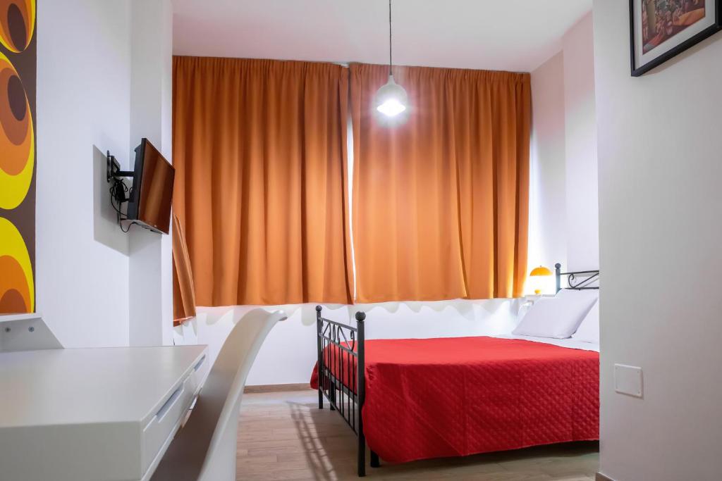 Łóżko lub łóżka w pokoju w obiekcie 1970 Rooms