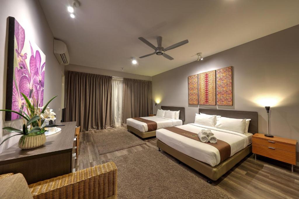 Postel nebo postele na pokoji v ubytování Acappella Suite Hotel, Shah Alam
