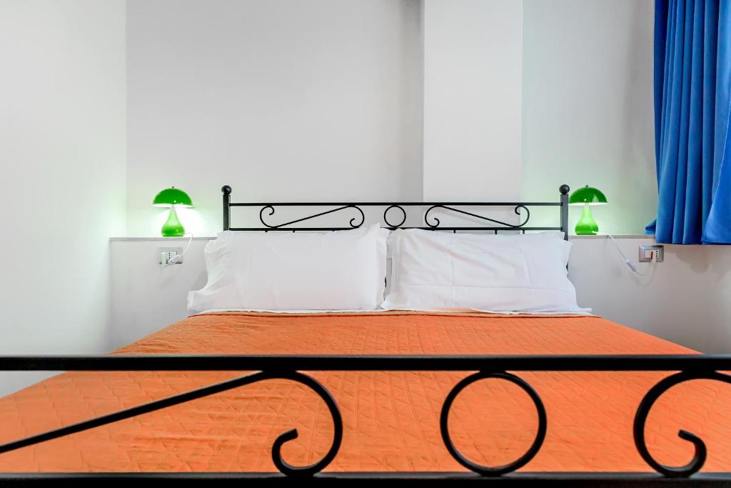 Łóżko lub łóżka w pokoju w obiekcie 1970 Rooms