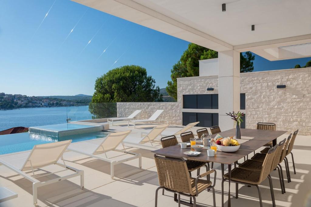 Fotografia z galérie ubytovania Luxury Villa Carpe Diem Paradise v Rogoznici