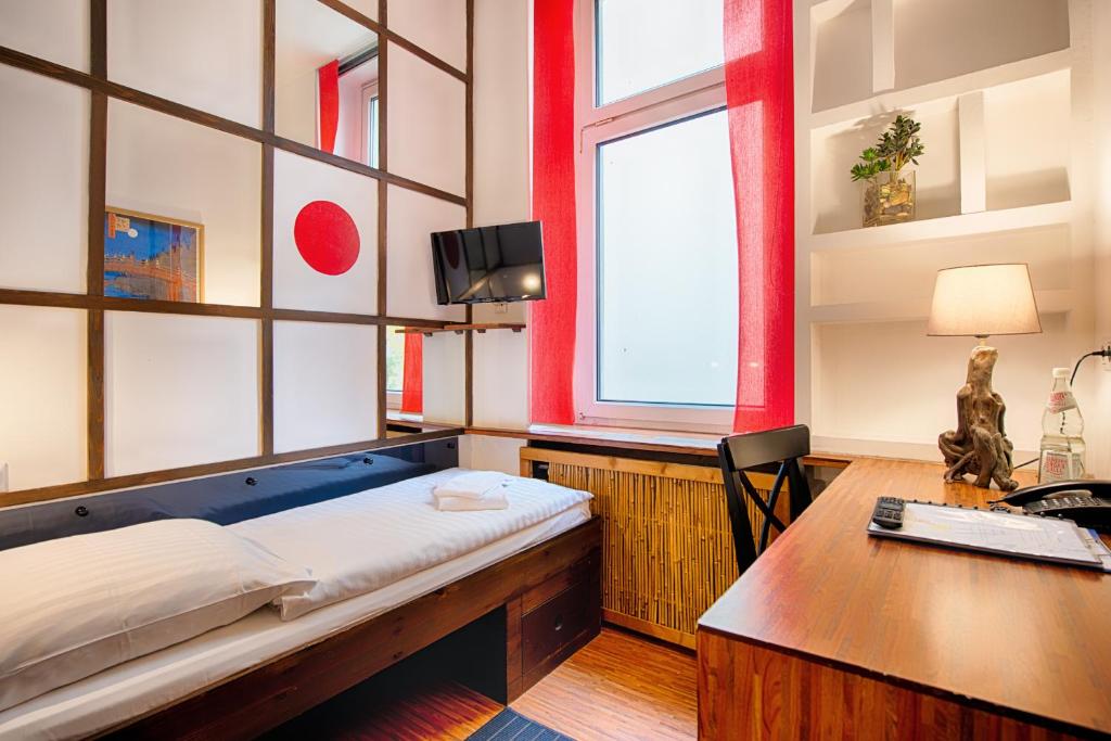 Postel nebo postele na pokoji v ubytování Art Hotel Charlottenburger Hof Berlin