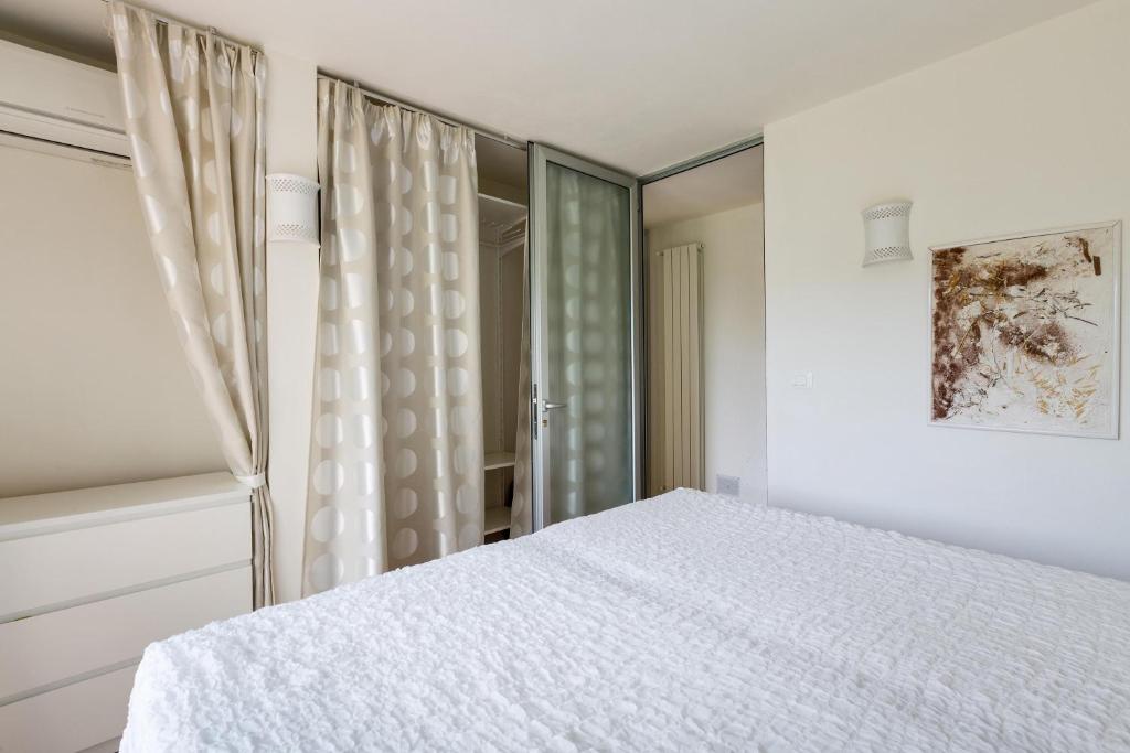 Łóżko lub łóżka w pokoju w obiekcie Villa Carlita by Perle di Puglia