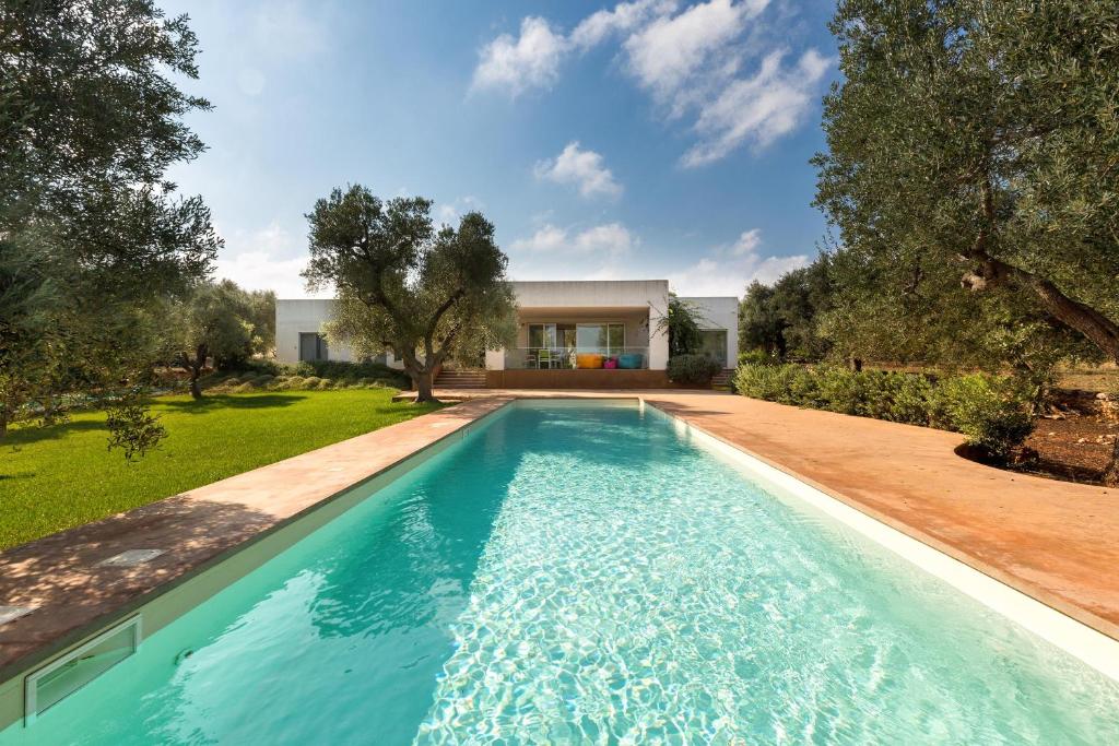Bazén v ubytování Villa Carlita by Perle di Puglia nebo v jeho okolí