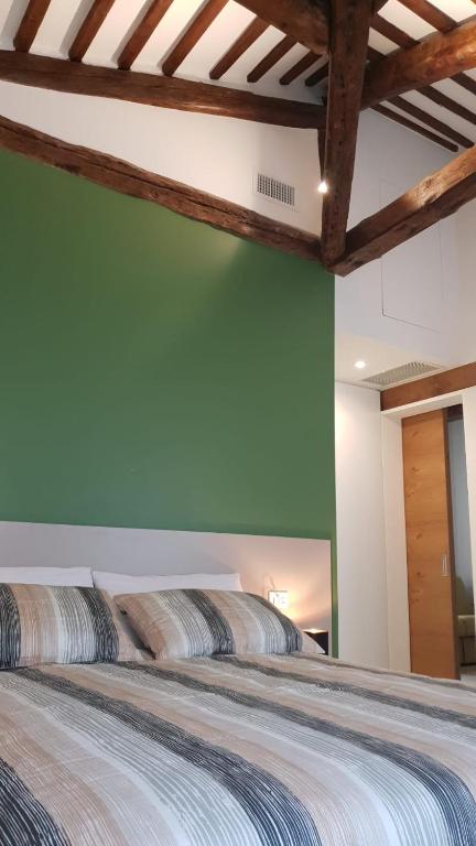 SNC1018 MODERN BOUTIQUE APARTMENT - 10