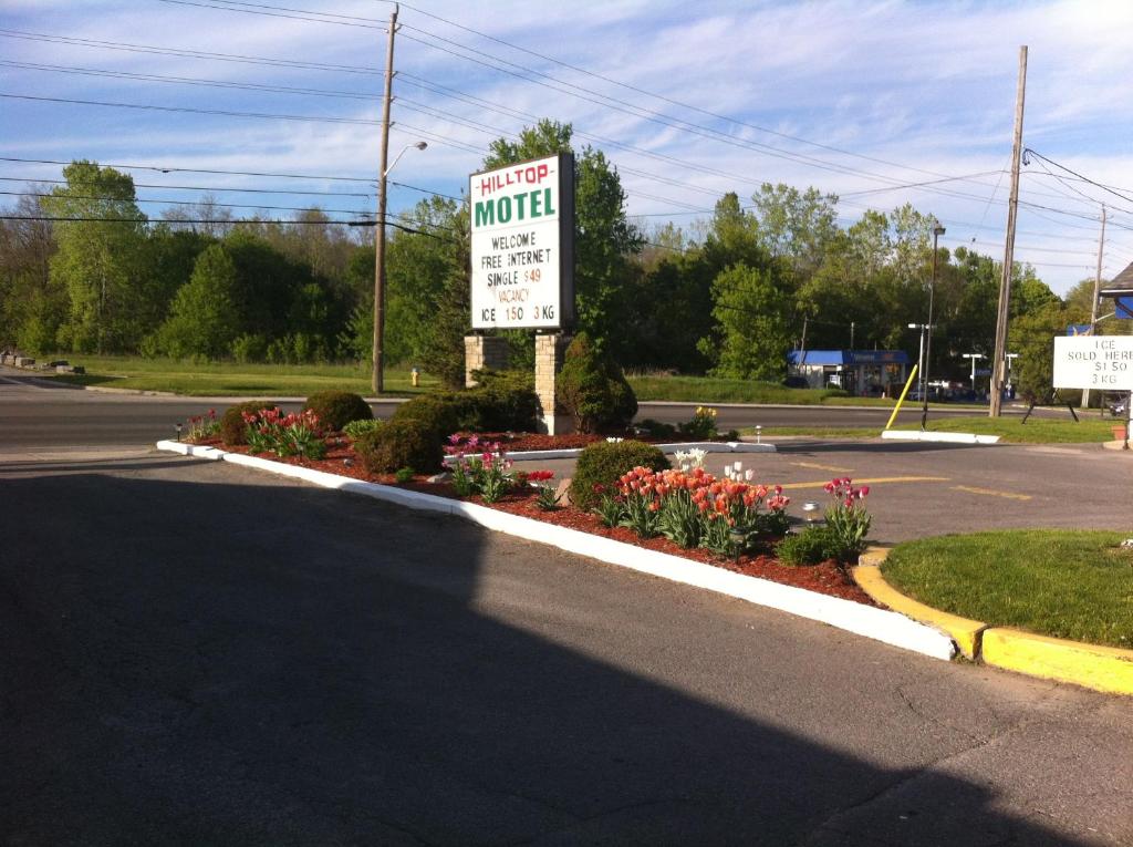 a sign for a motel on the side of a road at Hilltop Motel in Kingston