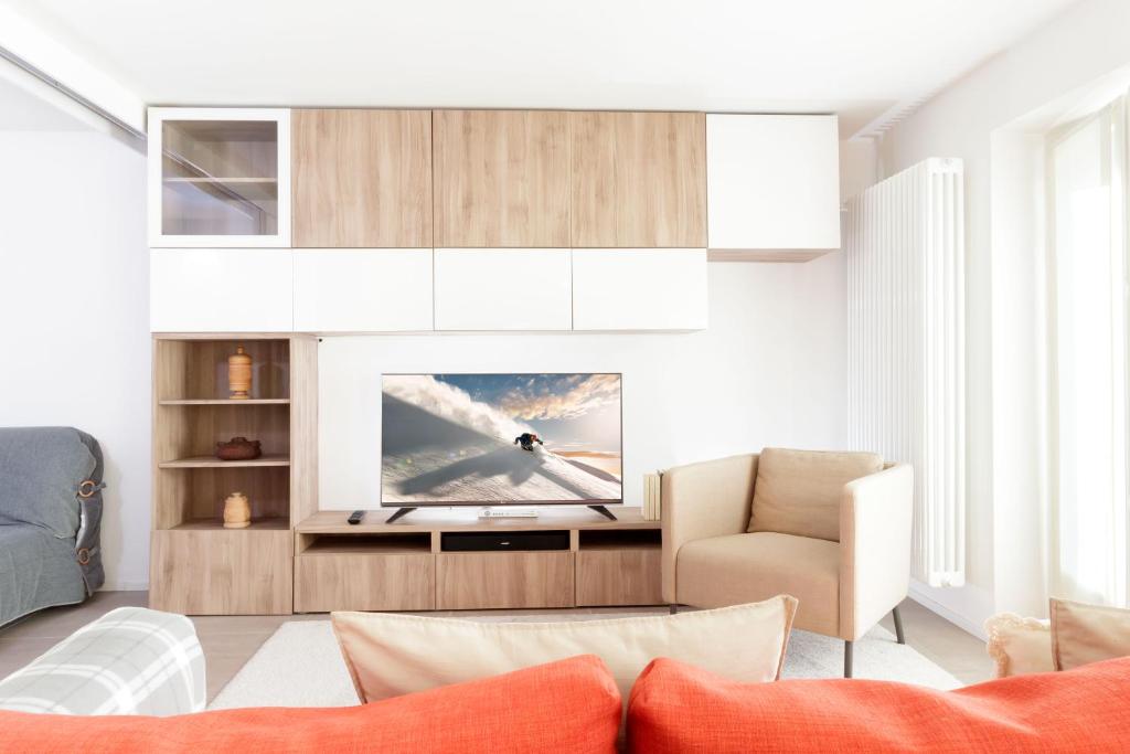 A television and/or entertainment centre at HelloChalet - Maison Rue de la Neige - Family Ski Holiday walking distance skirun and gondola