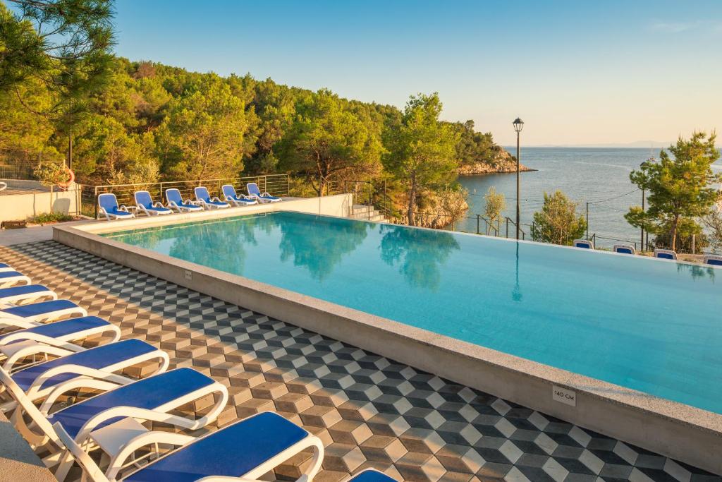 Bazén v ubytování Gava Waterman Island Cottages - All Inclusive nebo v jeho okolí