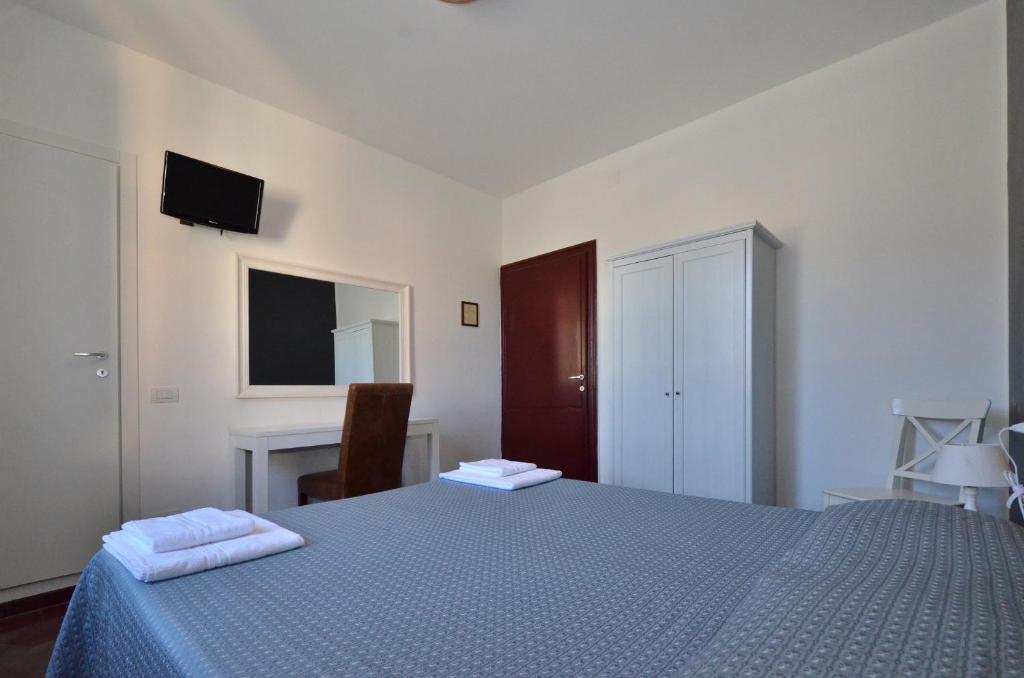 Uma cama ou camas num quarto em Albergo Della Torre