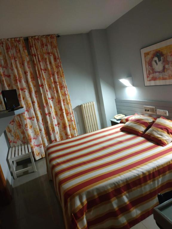 Postel nebo postele na pokoji v ubytování Hotel Fidalgo
