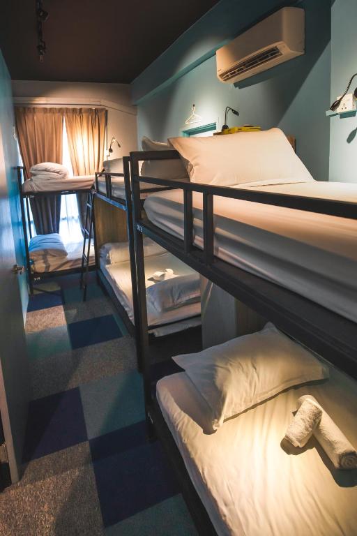 Postel nebo postele na pokoji v ubytování Vibrant Hostel