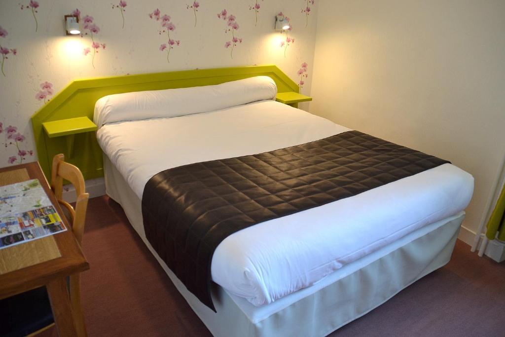 Postel nebo postele na pokoji v ubytování Hotel Angleterre