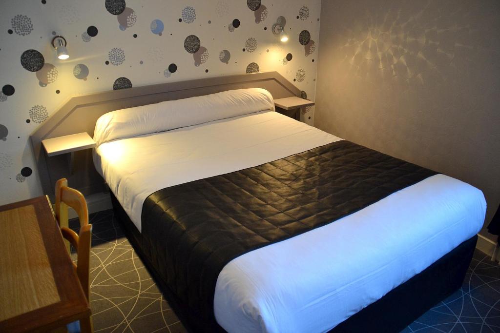 Postel nebo postele na pokoji v ubytování Hotel Angleterre