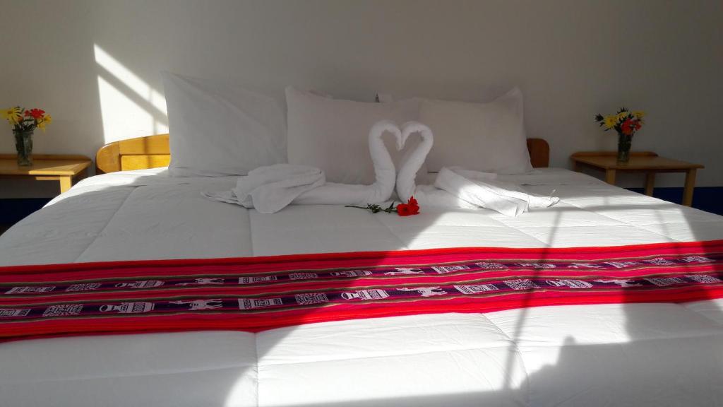 Postel nebo postele na pokoji v ubytování Amantani Lodge
