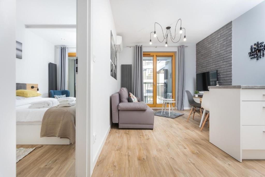 Posteľ alebo postele v izbe v ubytovaní City of the Kings-Silver Apartment No 2- Lubelska 10