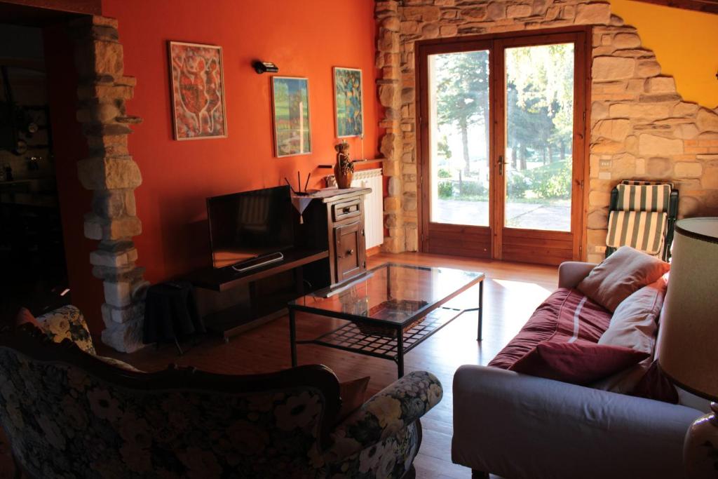 TV a/nebo společenská místnost v ubytování Casa Vacanza Pratolungo