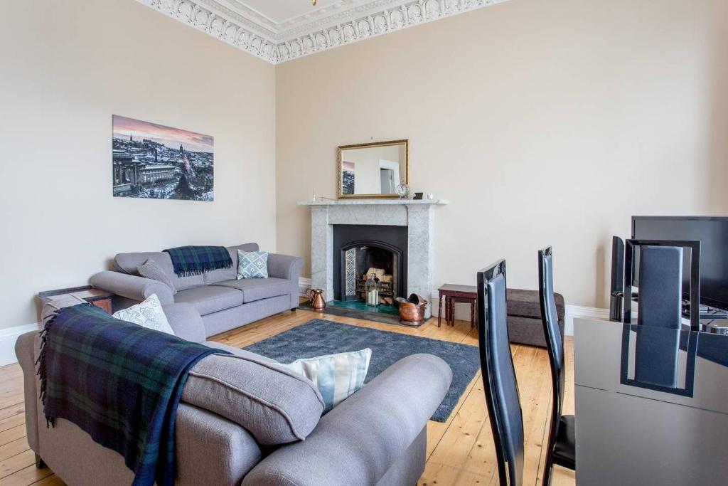 Old Town Stylish Apartment - 5 mins walk to Castle