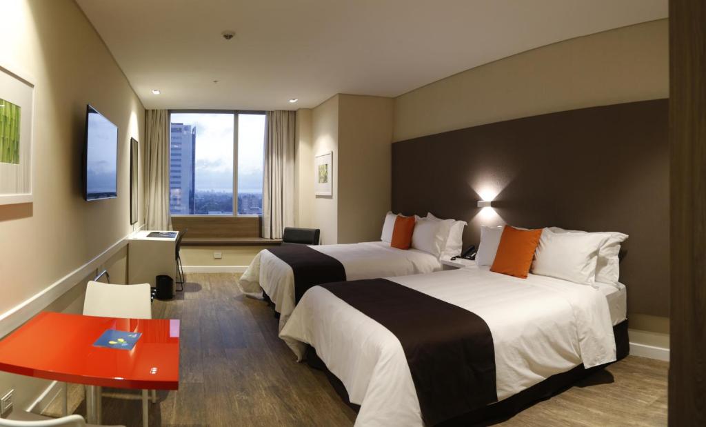 Postel nebo postele na pokoji v ubytování Paseo La Galería Hotel & Suites