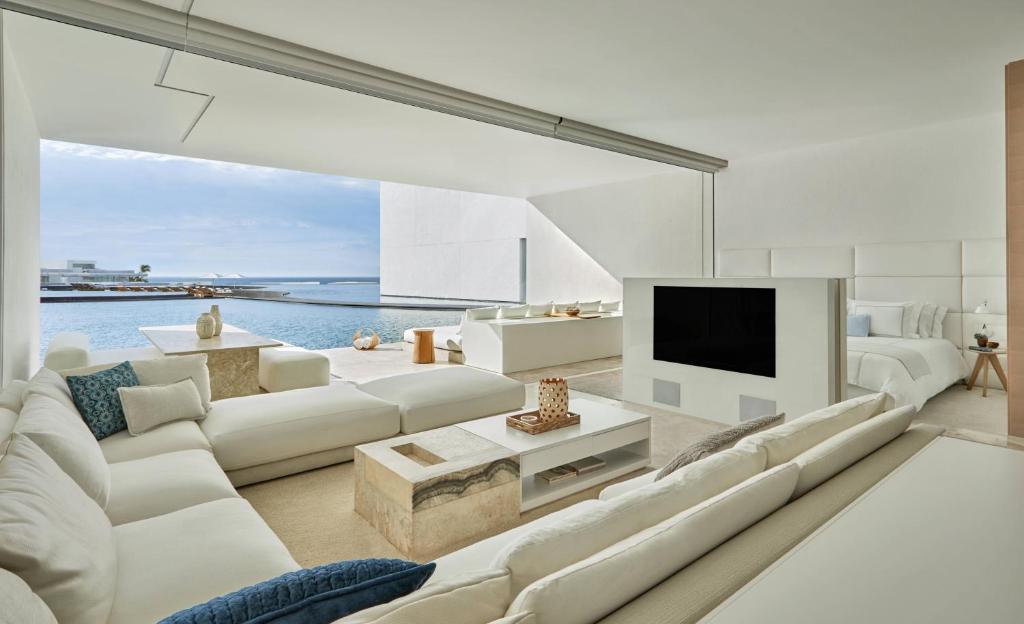 Uma área de estar em Viceroy Los Cabos