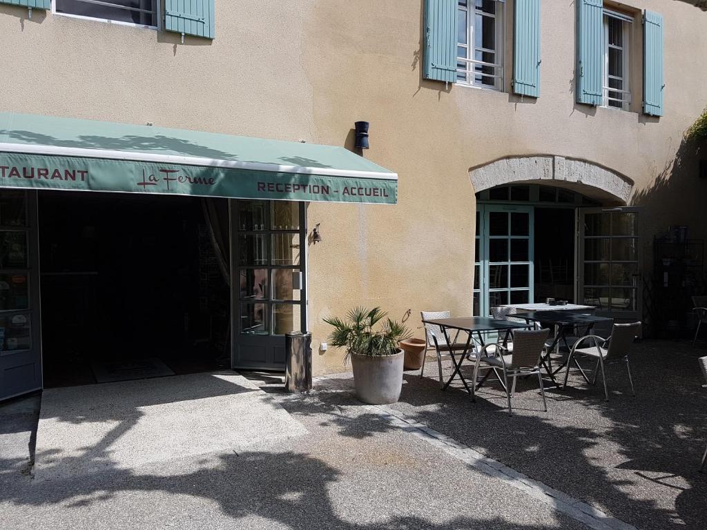 Gallery image of Logis Hotel Restaurant la Ferme in Avignon