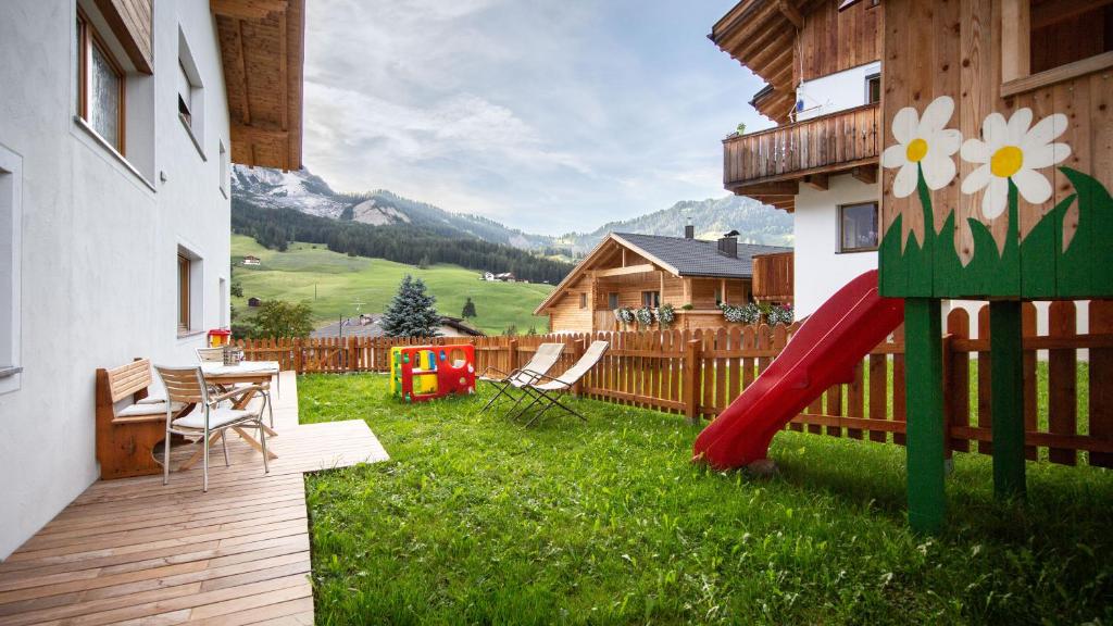 Nespecifikovaný výhled na hory nebo výhled na hory při pohledu z aparthotelu