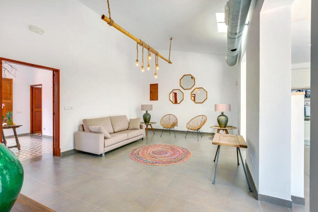 A seating area at Villa Palma, Establiments