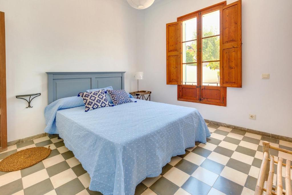 A bed or beds in a room at Villa Palma, Establiments