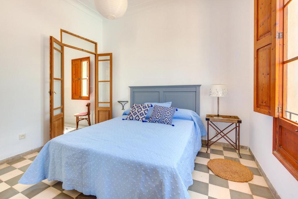 A bed or beds in a room at Villa Palma, Establiments