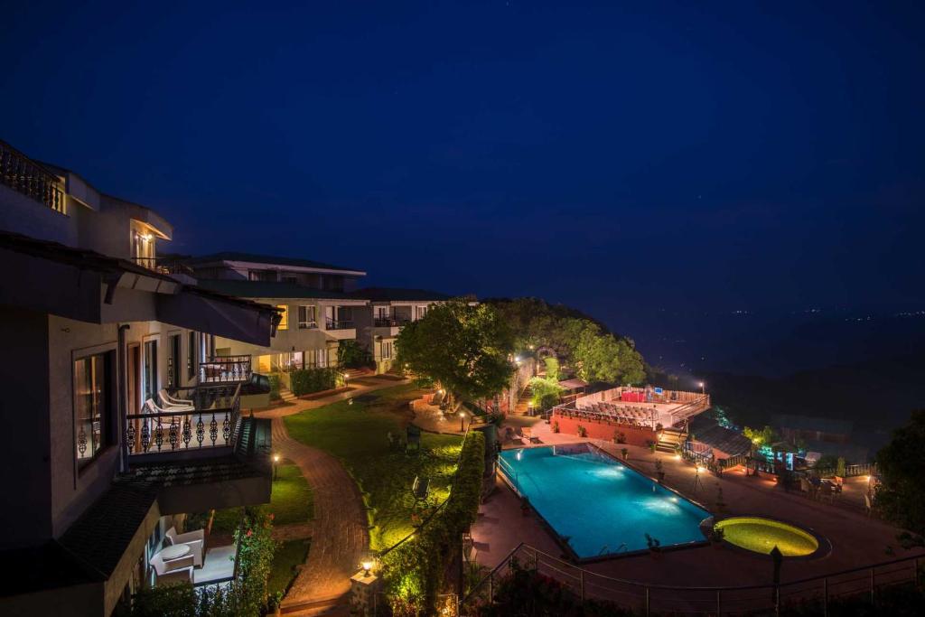 Bazén v ubytování Ramsukh Resorts and Spa nebo v jeho okolí