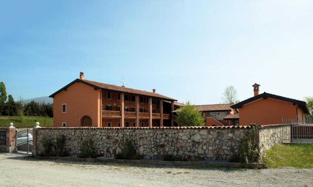 The building in which a panziókat is located