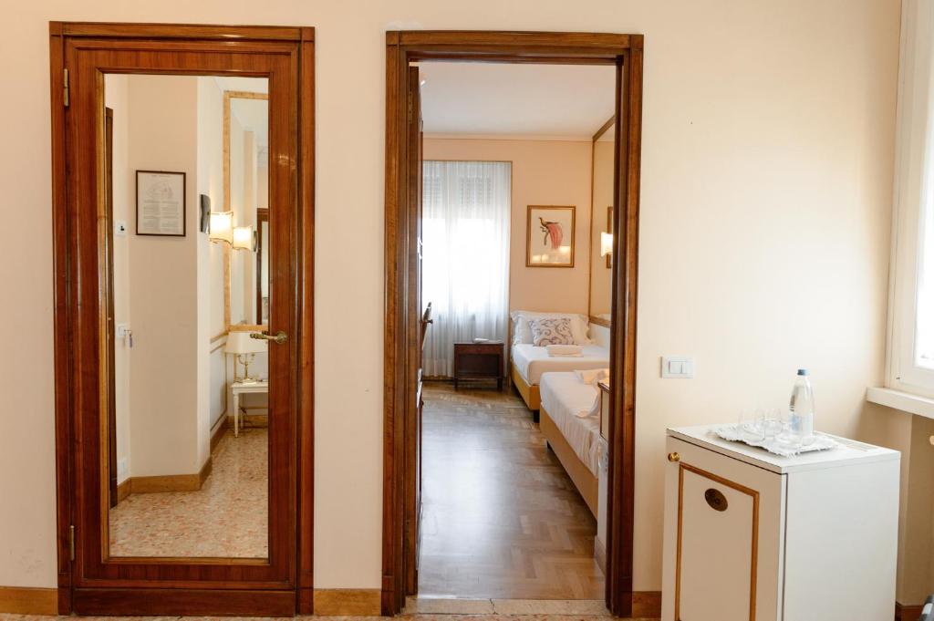 Postel nebo postele na pokoji v ubytování Hotel Continental