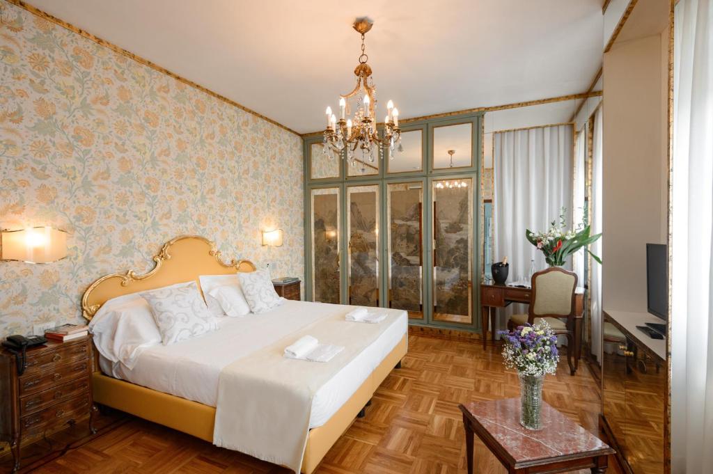 Postel nebo postele na pokoji v ubytování Hotel Continental