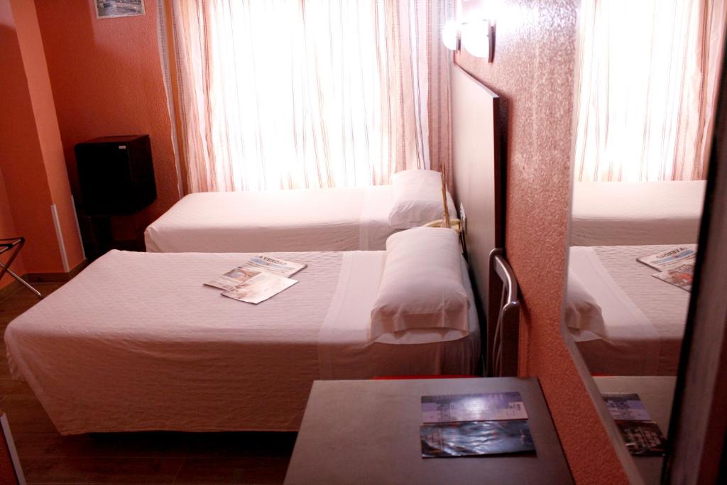 Postel nebo postele na pokoji v ubytování Hotel Universal Murcia
