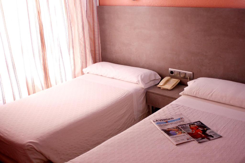 Postel nebo postele na pokoji v ubytování Hotel Universal Murcia