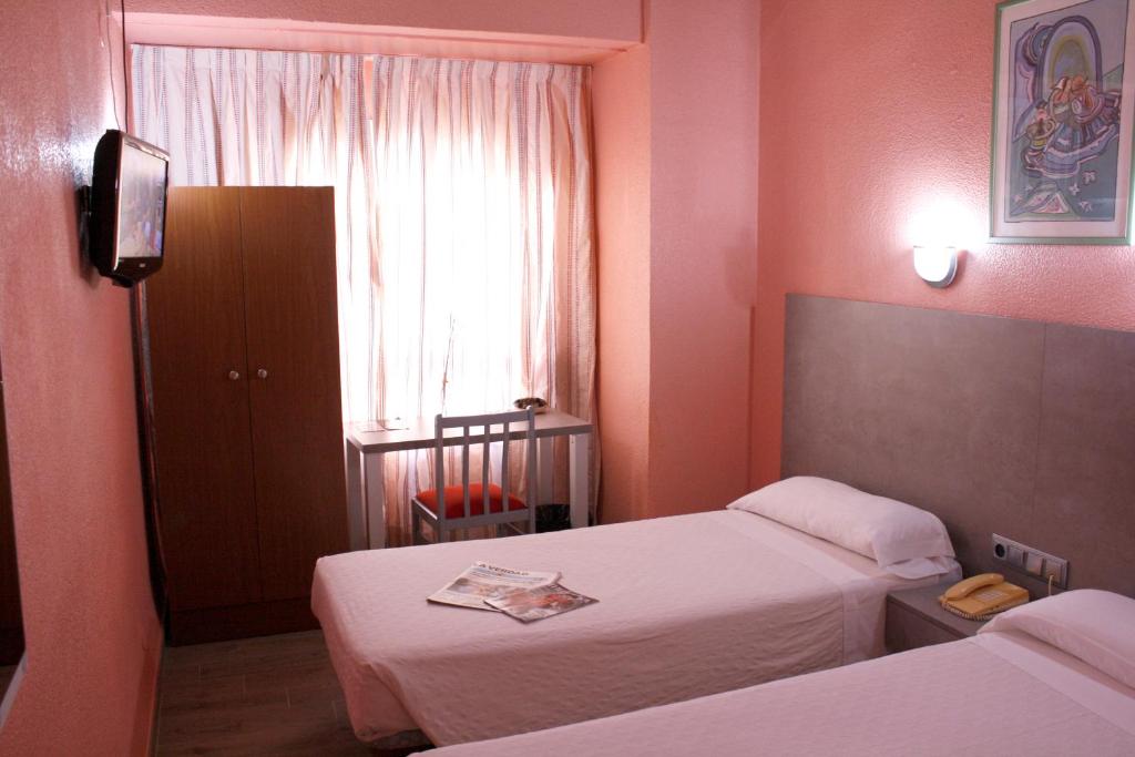 Postel nebo postele na pokoji v ubytování Hotel Universal Murcia