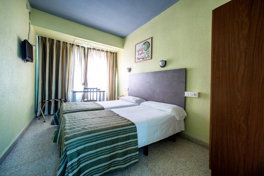 Postel nebo postele na pokoji v ubytování Hotel Universal Murcia
