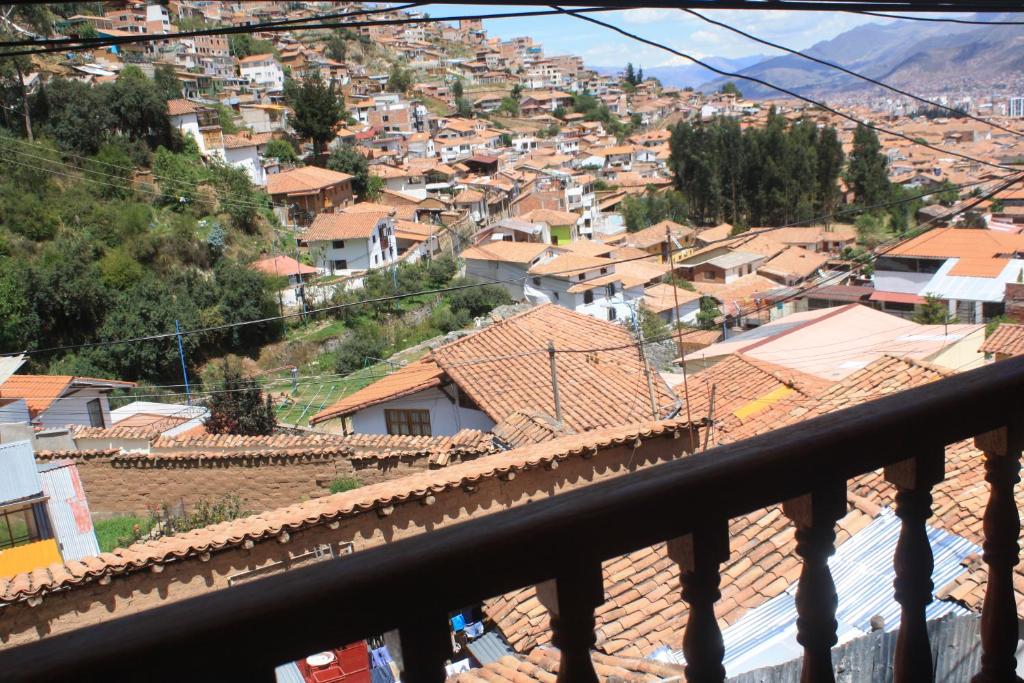 Nespecifikovaný výhled na hory nebo výhled na hory při pohledu z hostelu