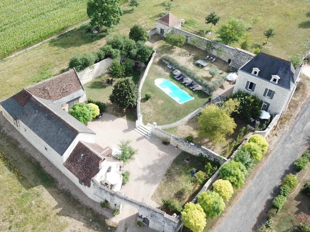 an aerial view of a house with a swimming pool at Domaine de Givré in Chinon