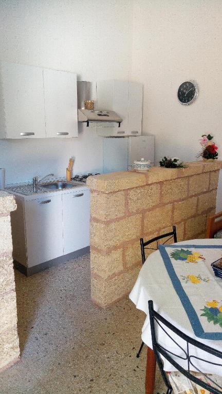 Kuchnia lub aneks kuchenny w obiekcie E case tu Bertu