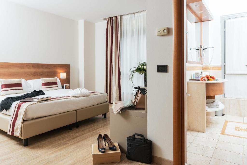 Postel nebo postele na pokoji v ubytování Hotel Royal Falcone