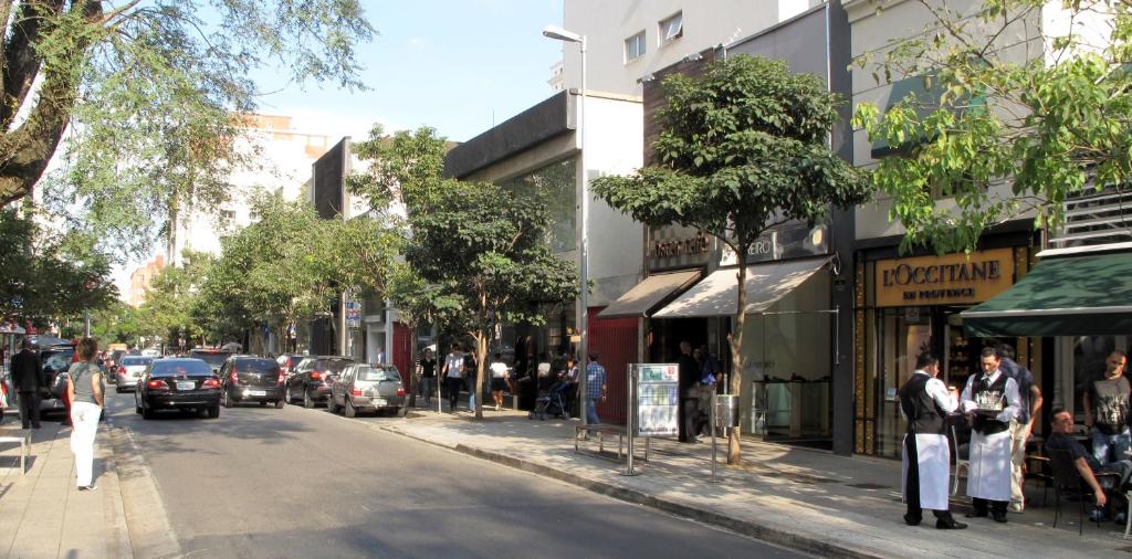  Regent Park Suite Hotel